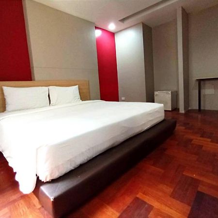 Go Inn Silom Bts Surasak X โกอินน์ สีลม บีทีเอส สถานีสุรศักดิ์ Банкок Екстериор снимка