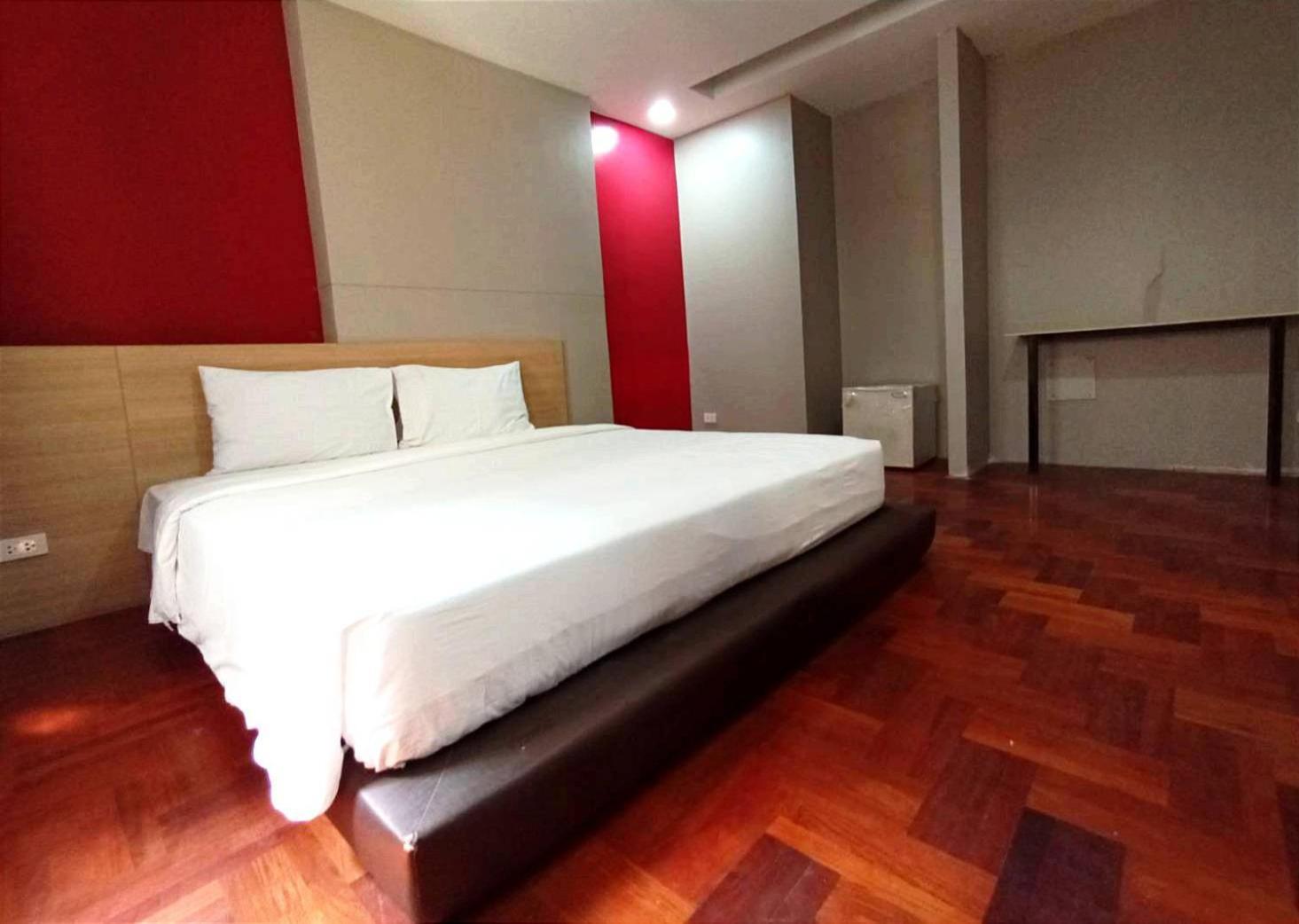 Go Inn Silom Bts Surasak X โกอินน์ สีลม บีทีเอส สถานีสุรศักดิ์ Банкок Екстериор снимка